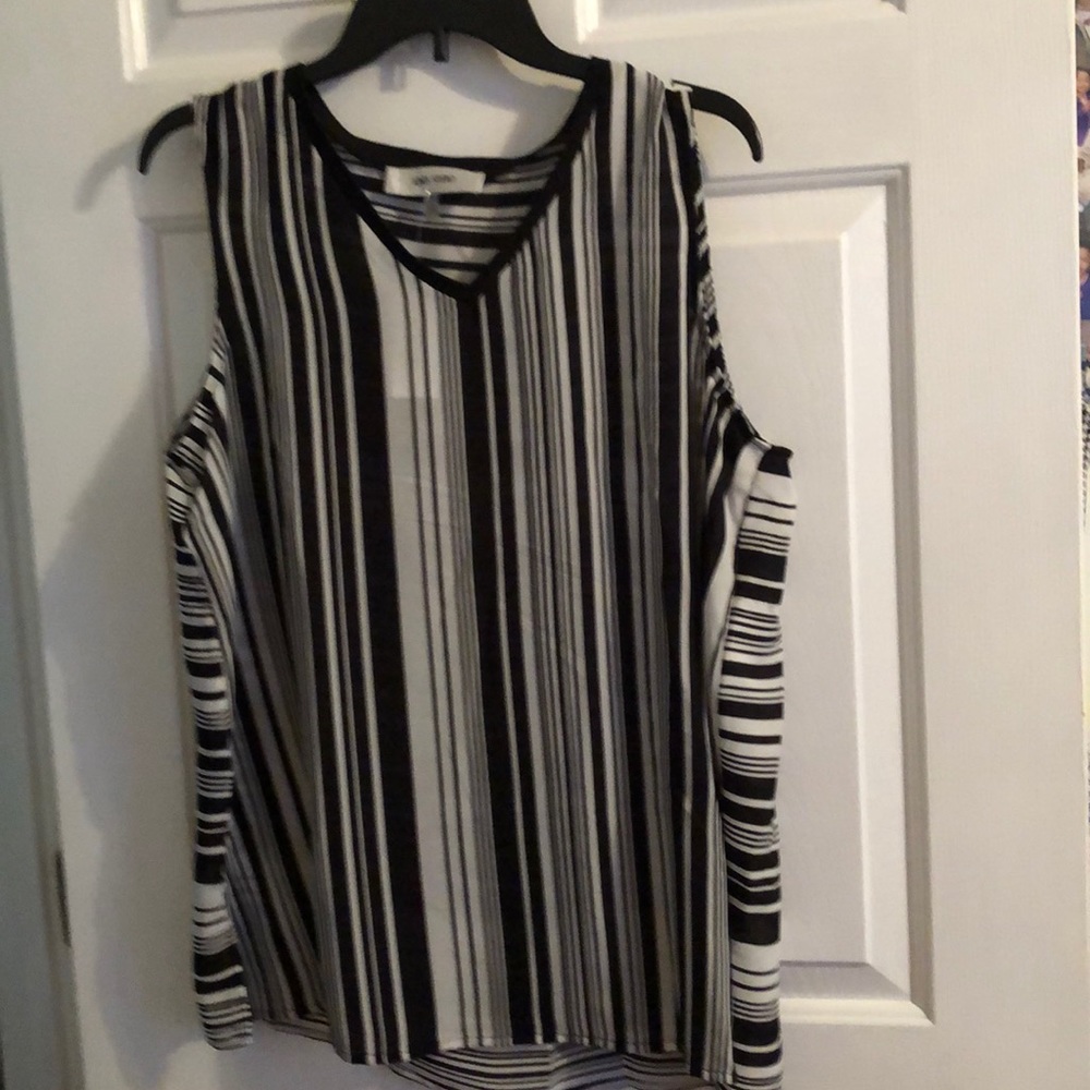 Blouses - Picture 4 of 4